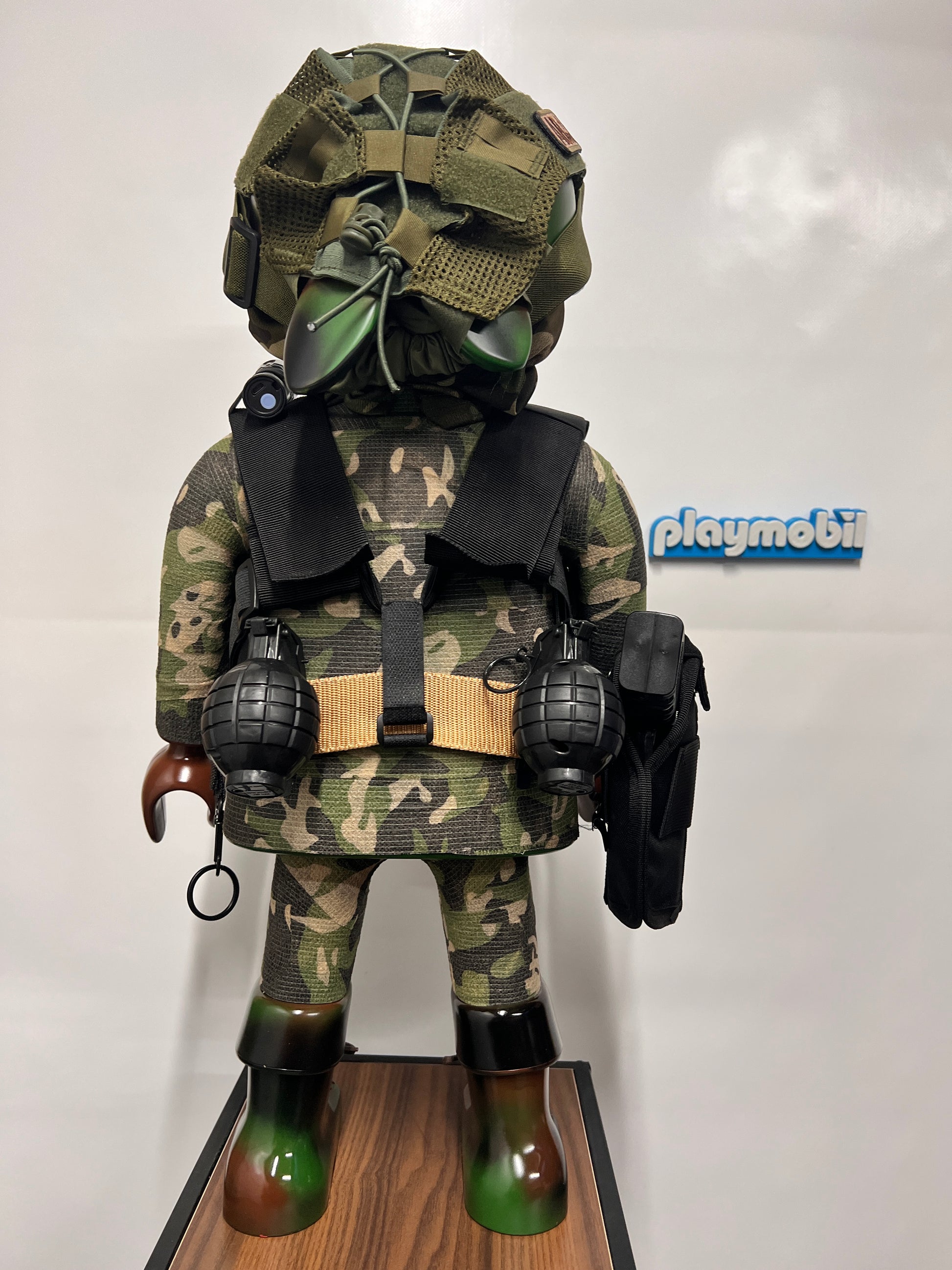 PLAYMOBIL XXL ARMÉE DE TERRE BELGE MILITAIRE PAR VANESSA FODERA ARTOYS DESIGNER 