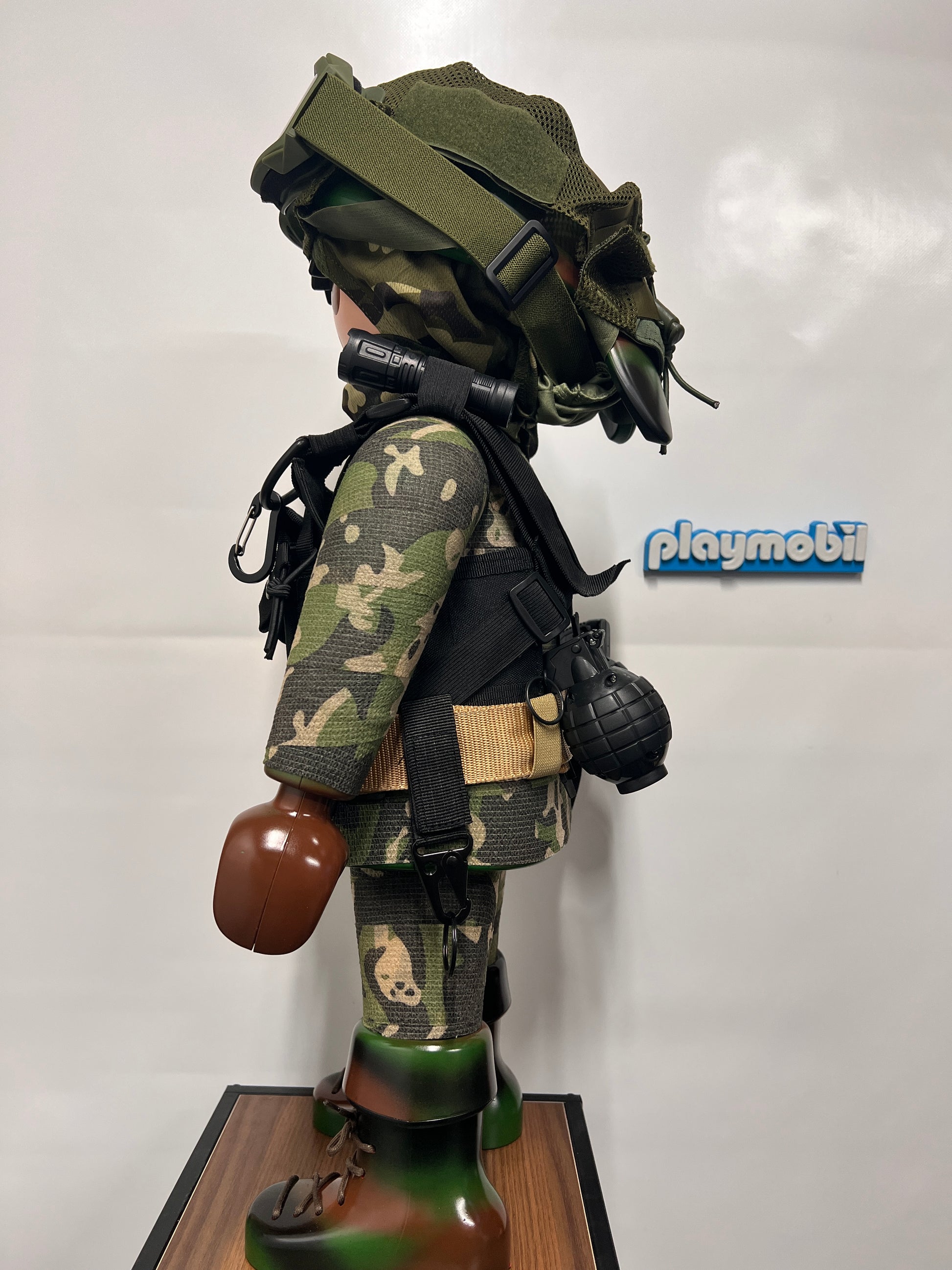 PLAYMOBIL XXL ARMÉE DE TERRE BELGE MILITAIRE PAR VANESSA FODERA ARTOYS DESIGNER 