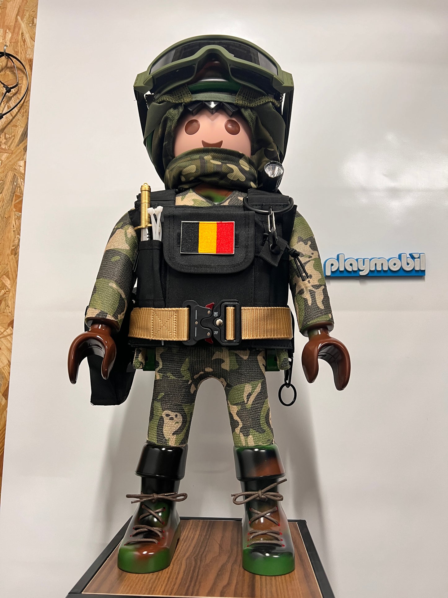 PLAYMOBIL XXL ARMÉE DE TERRE BELGE MILITAIRE PAR VANESSA FODERA ARTOYS DESIGNER 