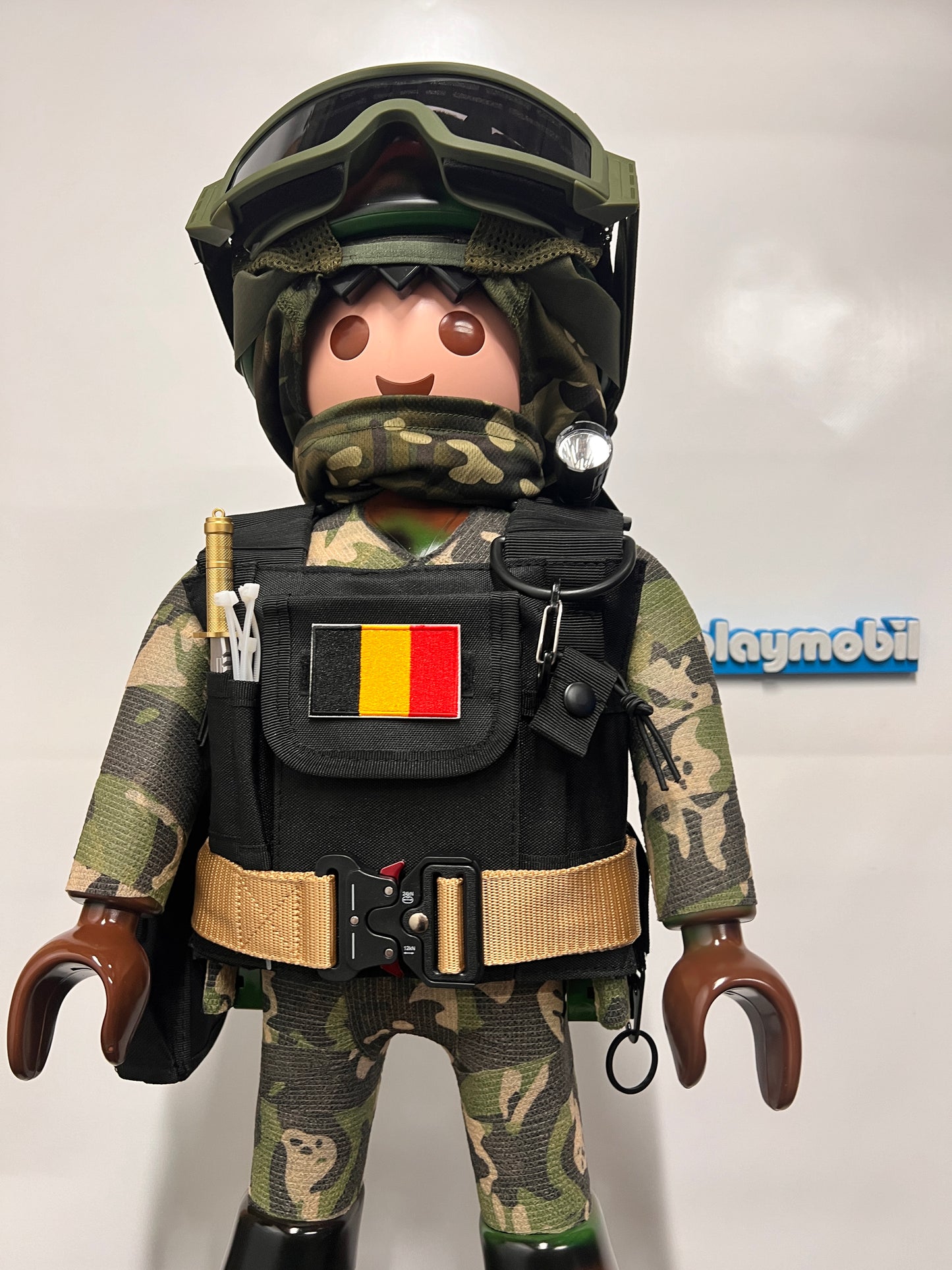 PLAYMOBIL XXL ARMÉE DE TERRE BELGE MILITAIRE PAR VANESSA FODERA ARTOYS DESIGNER 