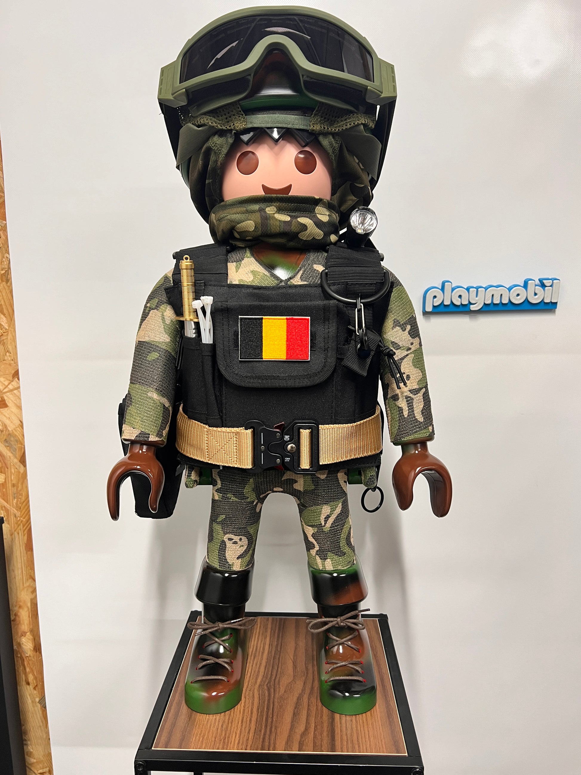 PLAYMOBIL XXL ARMÉE DE TERRE BELGE MILITAIRE PAR VANESSA FODERA ARTOYS DESIGNER 